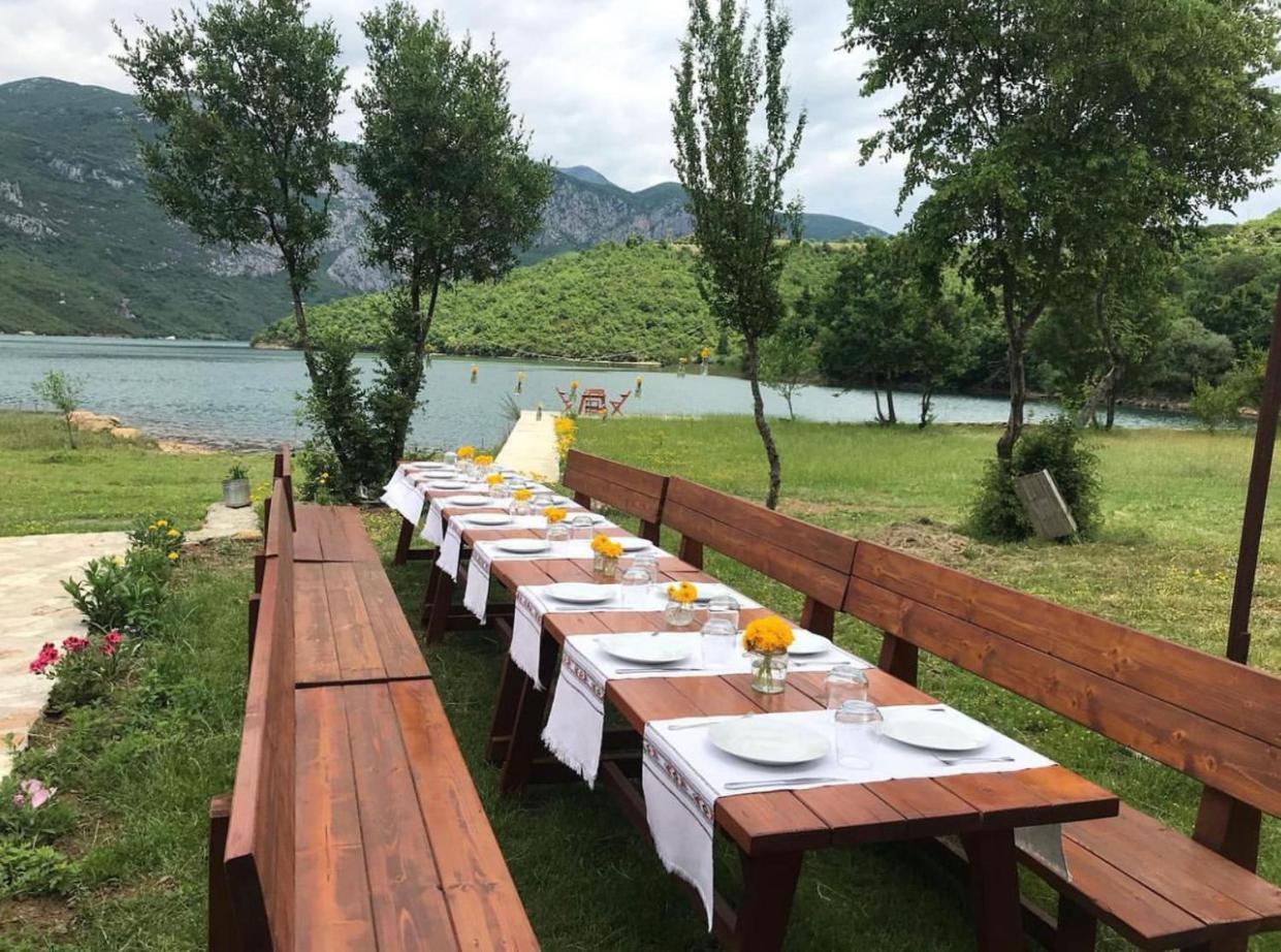 Agora Guest house Koman